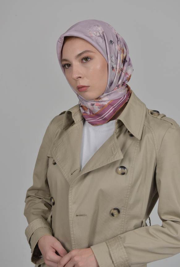 Günlük Tesettür Kombinlerinde İpek Eşarp Şıklığı