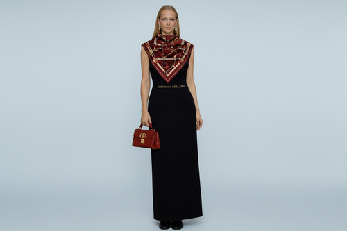 Mulberry Twill İpek Fular & Şal Koleksiyonu – 16 Momme Saf Zarafet
Mulberry Twill İpek Fular & Şal Koleksiyonumuz, doğallığın ve lüksün mükemmel birleşimini sunar. 16 momme mulberry twill ipekten üretilen her parça, zarif dokusu, akışkan yapısı ve sofistike duruşuyla stilinizi bir üst seviyeye taşır.

Mulberry ipek, yalnızca dut yaprağı ile beslenen ipekböceklerinden elde edilen en saf ve en kaliteli ipek türüdür. Bu özel lif yapısı sayesinde kumaş daha pürüzsüz, daha parlak ve daha dayanıklıdır.