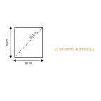 Üretimi, ipeğin doğduğu yer olarak kabul edilen Guangzhou / Çin’de, Giovanni Boulera’ya ait özel tesislerde gerçekleştirilmiştir.; Marka kalite standartları doğrultusunda, çift taraflı kullanıma uygun olacak şekilde yüksek çözünürlüklü dijital baskı tekniğiyle üretilmiştir.; Kenarları tamamen el işçiliğiyle kıvrılmış,süper dikiş dediğimiz teknikle elde dikilerek kusursuz biçimde tamamlanmıştır.; %100 Mulberry Twill İpek – 16 Momme kalitesinde üretilmiştir