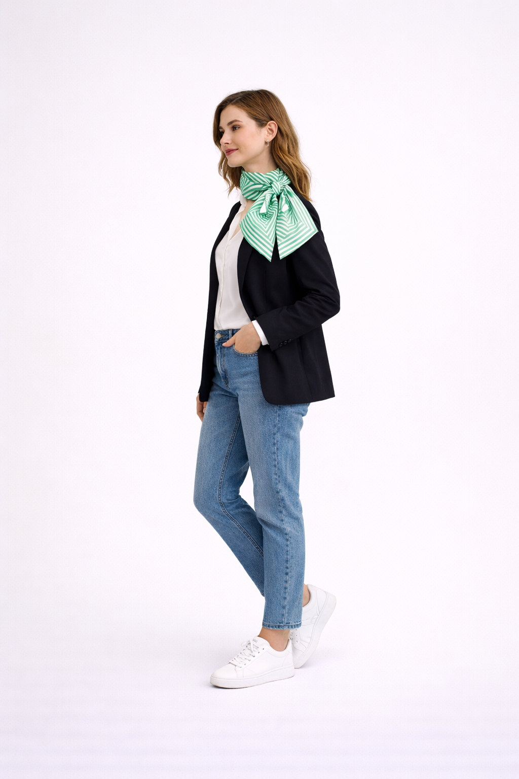 Giovanni Boulera Mulberry Twill İpek fular 16 momme mulberry dut ipegi kalitesinde,çift taraf baskılı,kenarları super el dikişi ile dikilmiştir,50 cm x 50 cm