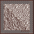 Giovanni Boulera estetiğini yansıtan bu seçkin tasarım, dört mevsim boyunca konforlu ve sofistike bir kullanım sunarak stilinizi zarif bir dokunuşla tamamlar.; Üretimi, ipeğin doğduğu yer olarak kabul edilen Guangzhou / Çin’de, Giovanni Boulera’ya ait özel tesislerde gerçekleştirilmiştir.; Marka kalite standartları doğrultusunda, çift taraflı kullanıma uygun olacak şekilde yüksek çözünürlüklü dijital baskı tekniğiyle üretilmiştir.; Kenarları tamamen el işçiliğiyle kıvrılmış,süper dikiş dediğimiz teknikle 