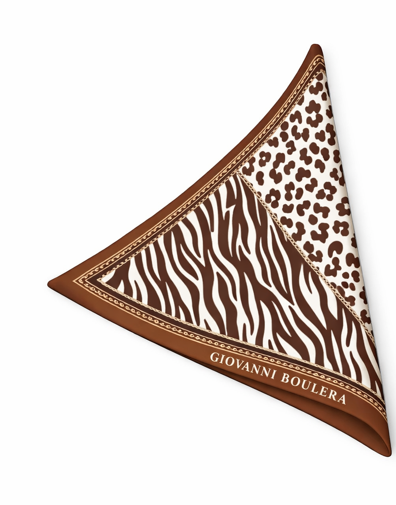  Üretimi, ipeğin doğduğu yer olarak kabul edilen Guangzhou / Çin’de, Giovanni Boulera’ya ait özel tesislerde gerçekleştirilmiştir.; Marka kalite standartları doğrultusunda, çift taraflı kullanıma uygun olacak şekilde yüksek çözünürlüklü dijital baskı tekniğiyle üretilmiştir.; Kenarları tamamen el işçiliğiyle kıvrılmış,süper dikiş dediğimiz teknikle elde dikilerek kusursuz biçimde tamamlanmıştır.; %100 16 momme saf mulbery twill ipektir