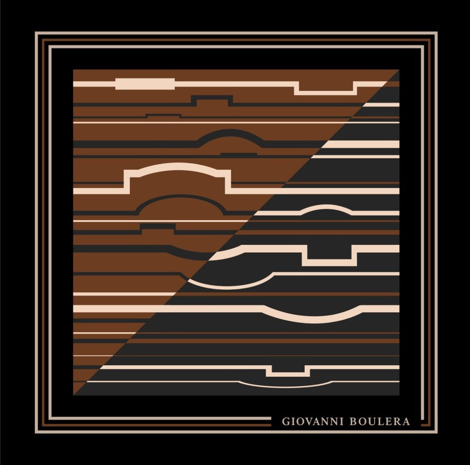 Üretimi, ipeğin doğduğu yer olarak kabul edilen Guangzhou / Çin’de, Giovanni Boulera’ya ait özel tesislerde gerçekleştirilmiştir.; Marka kalite standartları doğrultusunda, çift taraflı kullanıma uygun olacak şekilde yüksek çözünürlüklü dijital baskı tekniğiyle üretilmiştir.; Kenarları tamamen el işçiliğiyle kıvrılmış,süper dikiş dediğimiz teknikle elde dikilerek kusursuz biçimde tamamlanmıştır.; %100 Mulberry Twill İpek – 16 Momme kalitesinde üretilmiştir