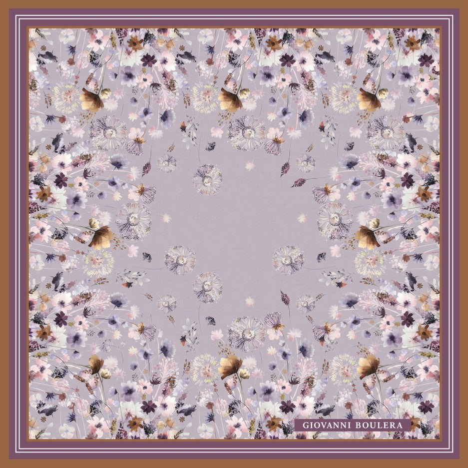 Mulberry Twill İpek Fular & Şal Koleksiyonu – 16 Momme Saf Zarafet
Mulberry Twill İpek Fular & Şal Koleksiyonumuz, doğallığın ve lüksün mükemmel birleşimini sunar. 16 momme mulberry twill ipekten üretilen her parça, zarif dokusu, akışkan yapısı ve sofistike duruşuyla stilinizi bir üst seviyeye taşır.

Mulberry ipek, yalnızca dut yaprağı ile beslenen ipekböceklerinden elde edilen en saf ve en kaliteli ipek türüdür. Bu özel lif yapısı sayesinde kumaş daha pürüzsüz, daha parlak ve daha dayanıklıdır.