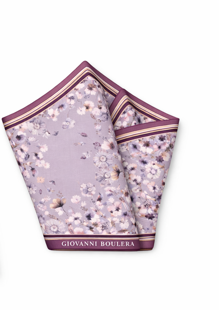 Mulberry Twill İpek Fular & Şal Koleksiyonu – 16 Momme Saf Zarafet
Mulberry Twill İpek Fular & Şal Koleksiyonumuz, doğallığın ve lüksün mükemmel birleşimini sunar. 16 momme mulberry twill ipekten üretilen her parça, zarif dokusu, akışkan yapısı ve sofistike duruşuyla stilinizi bir üst seviyeye taşır.

Mulberry ipek, yalnızca dut yaprağı ile beslenen ipekböceklerinden elde edilen en saf ve en kaliteli ipek türüdür. Bu özel lif yapısı sayesinde kumaş daha pürüzsüz, daha parlak ve daha dayanıklıdır.