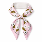 Üretimi ipeğin doğduğu yer olarak kabul edilen Guangzhou /Çin’de, Giovanni Boulera’ya ait özel tesislerde gerçekleştirilmiştir.; Marka kalite standartları doğrultusunda, çift taraflı kullanıma uygun olacak şekilde yüksek çözünürlüklü dijital baskı tekniğiyle üretilmiştir.; Kenarları tamamen el işçiliğiyle kıvrılmış,süper dikiş dediğimiz teknikle elde dikilerek kusursuz biçimde tamamlanmıştır.; 16 momme mulbery twill ipek kalitesinde üretilen bu eşarp; üstün hammadde seçimi, titiz işçilik ve zamansız tasarım