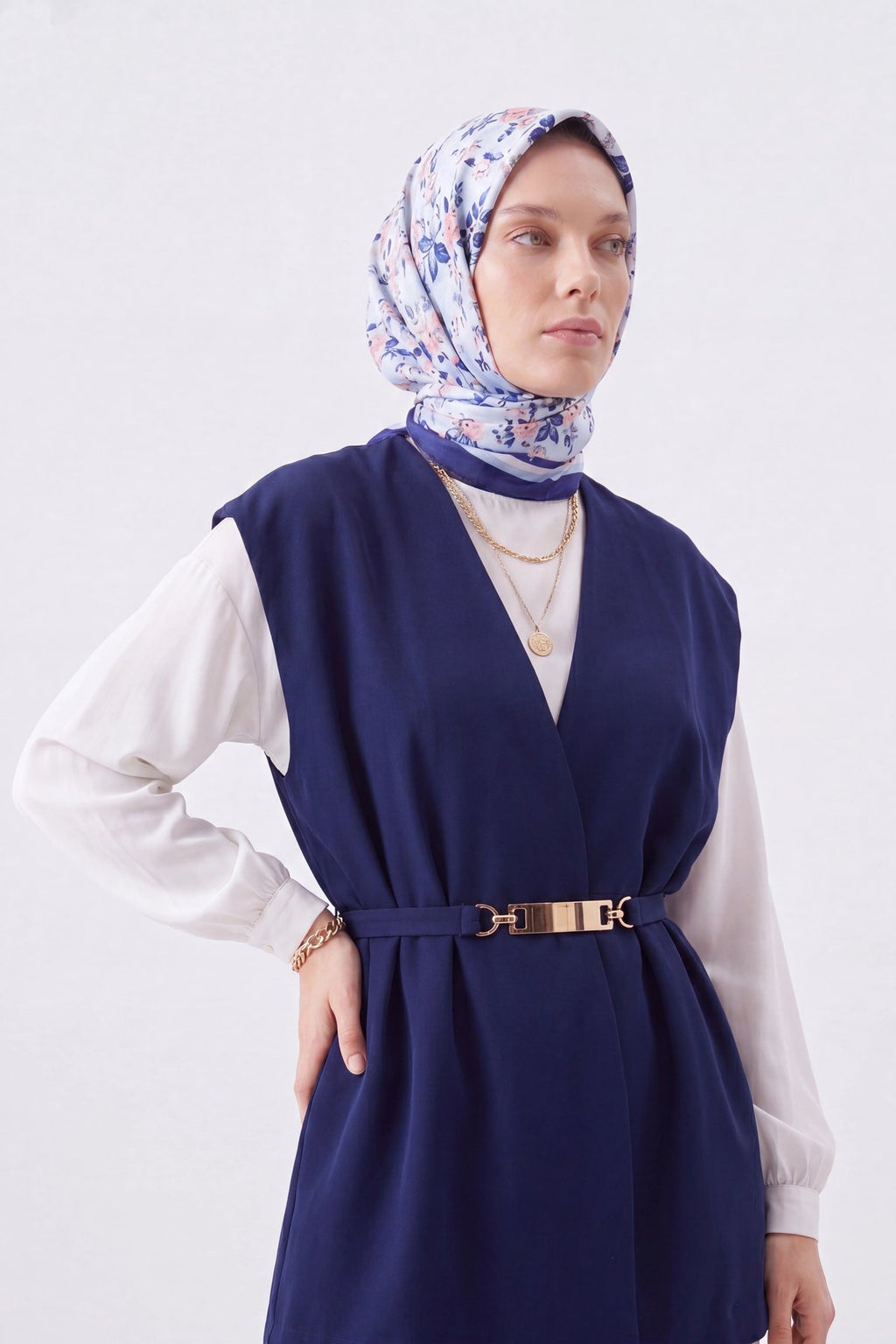 Mavi Tonlu Çiçek Desenli Çift Taraf Baskı ,Süper El Dikişi,16 mm %100 Mulberry Twill İpek Eşarp