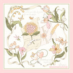 Üretimi, ipeğin doğduğu yer olarak kabul edilen Guangzhou / Çin’de, Giovanni Boulera’ya ait özel tesislerde gerçekleştirilmiştir.Marka çift taraflı kullanıma uygun olacak şekilde yüksek çözünürlüklü dijital baskı teknolojisi ile üretilmiştir.
Kenarları tamamen el işçiliğiyle kıvrılmış, geleneksel süper el dikişi tekniği ile tek tek elde dikilmiştir.16 momme %100 Mulberry Twill ipek kalitesinde üretilen bu eşarp; yumuşak dokusu, doğal parlaklığı ve akışkan yapısıyla lüks ipek deneyimini en üst seviyede sunar