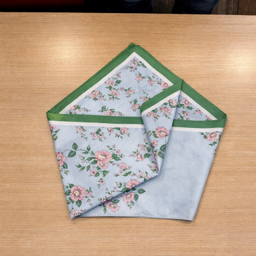 Giovanni Boulera Mulberry Twill İpek Eşarp Şal 16 momme mulberry dut ipegi kalitesinde,çift taraf baskılı,kenarları super el dikişi ile dikilmiştir,90 cm x 90 cm 